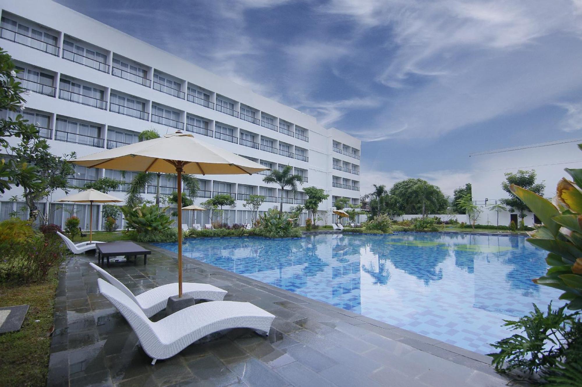 Raja Hotel Kuta Mandalika Resort & Convention Exteriér fotografie