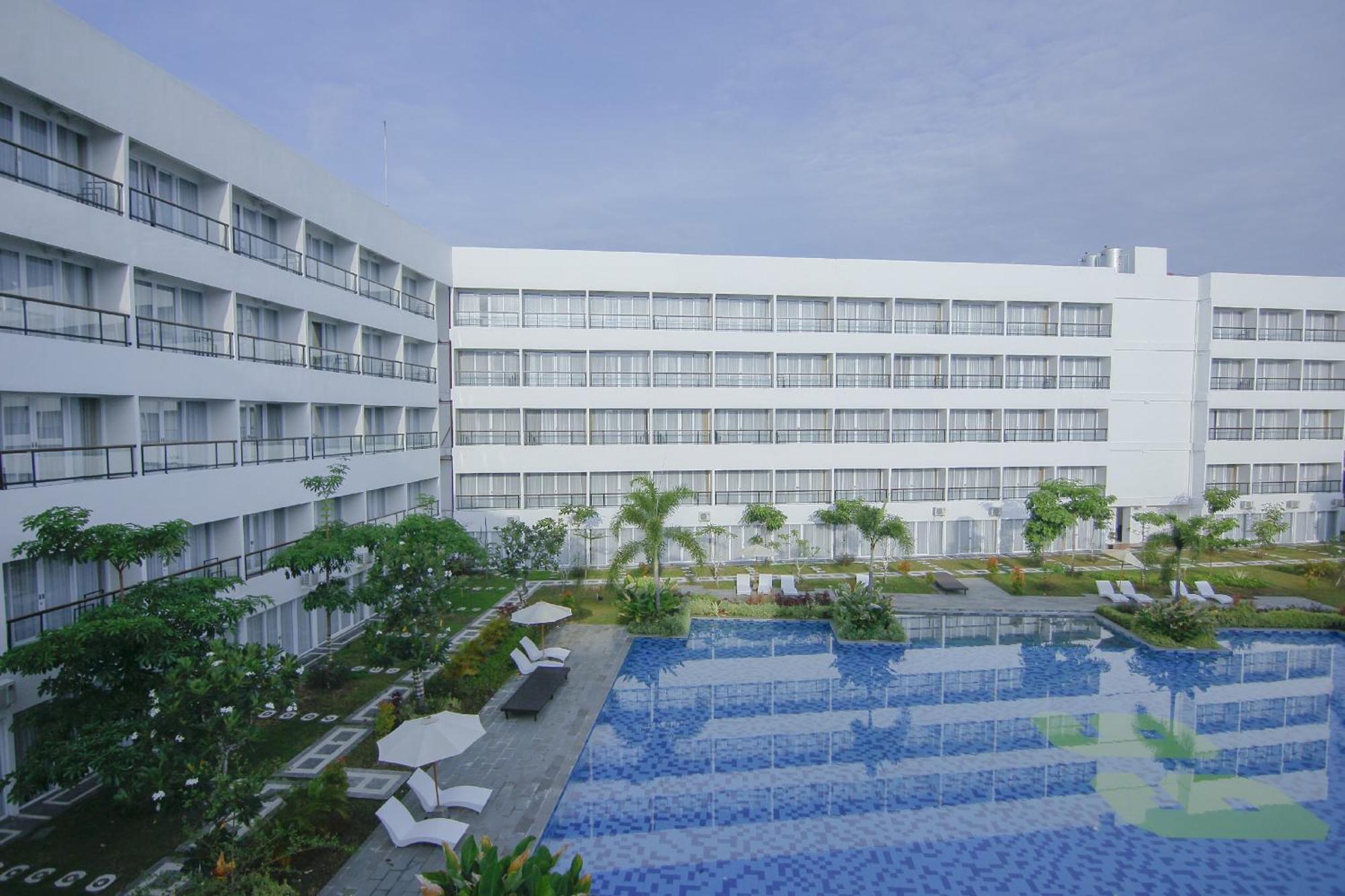 Raja Hotel Kuta Mandalika Resort & Convention Exteriér fotografie