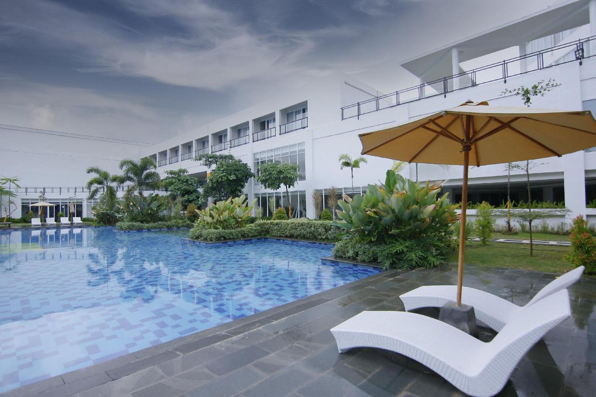 Raja Hotel Kuta Mandalika Resort & Convention Exteriér fotografie
